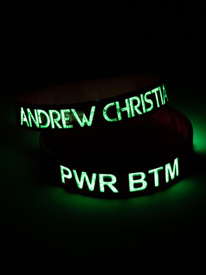 https://www.poppers.be/shop/images/product_images/popup_images/8911-pwr-btm-glow-in-the-dark-wristband__1.jpg