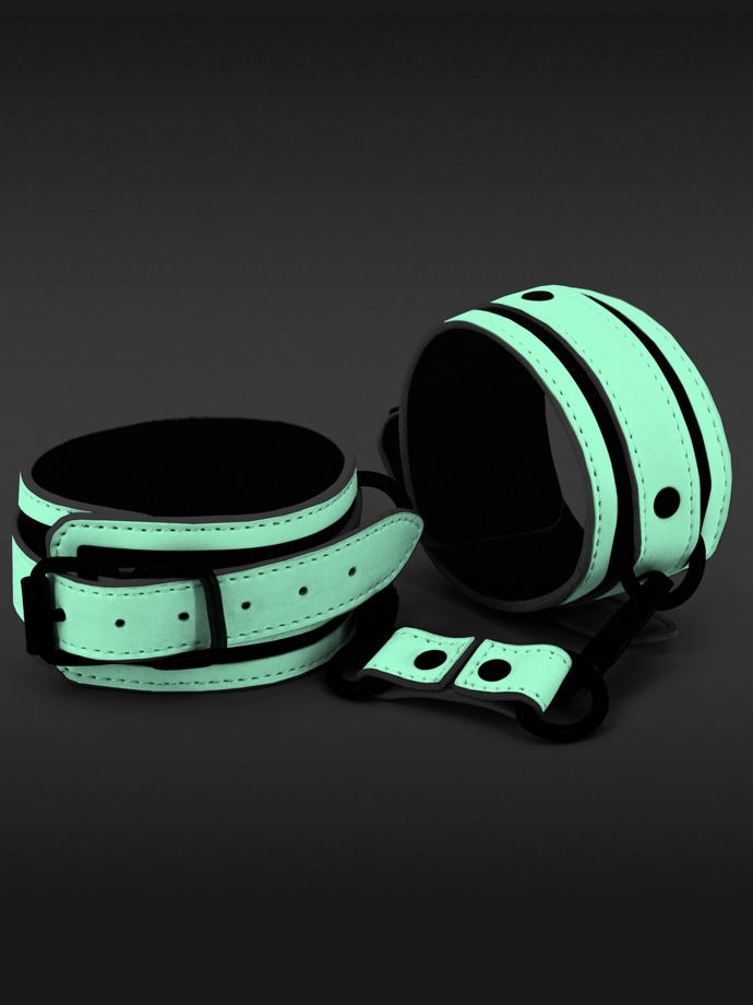https://www.poppers.be/shop/images/product_images/popup_images/anklecuffs-glow-dark-bondage-ns-0497-48__2.jpg