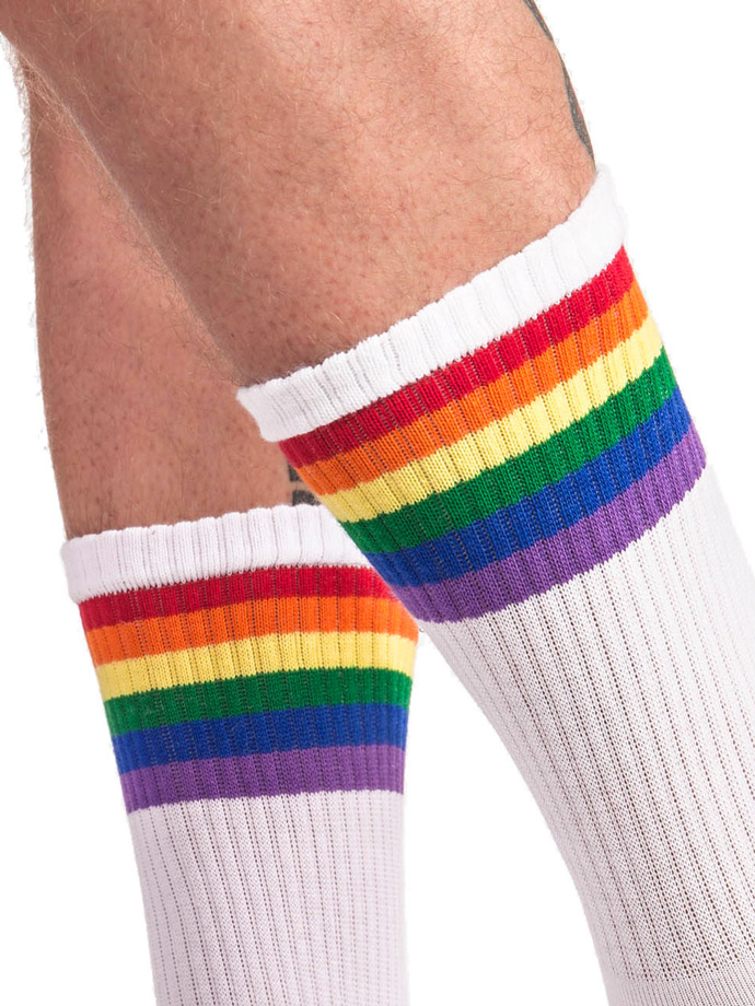 https://www.poppers.be/shop/images/product_images/popup_images/barcode-berlin-rainbow-socks-mid-high__1.jpg
