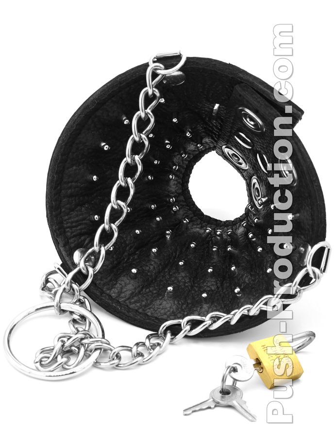 https://www.poppers.be/shop/images/product_images/popup_images/scrotum-parachute-bdsm-ball-stretcher-with-pins-for-weights__1.jpg